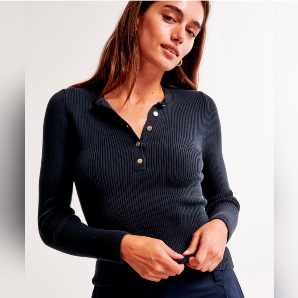 Abercrombie Women's Navy Ribbed Button-Up Top